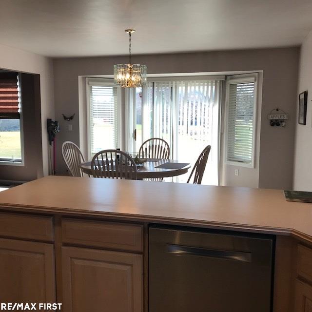 34405 Country Meadow Road New Baltimore, MI 48047 - Photo 13 of 30 31376449-12.JPG