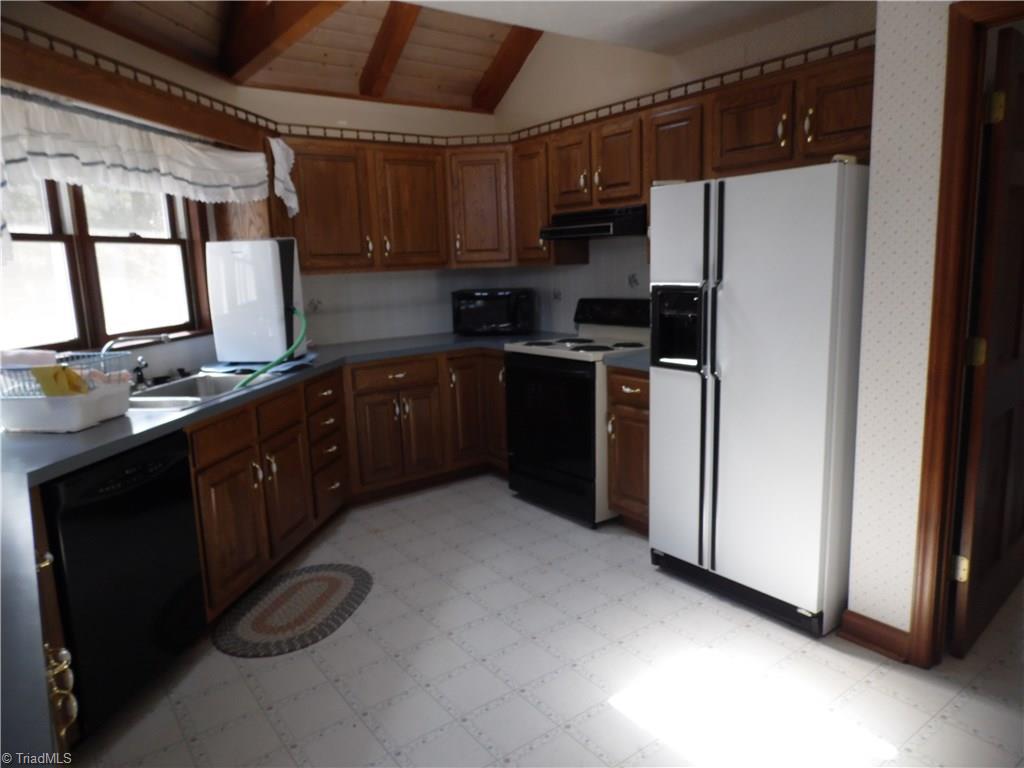 10004 Glade Valley Road Ennice, NC 28623 - Photo 11 of 30