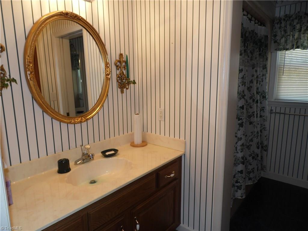 10004 Glade Valley Road Ennice, NC 28623 - Photo 13 of 30