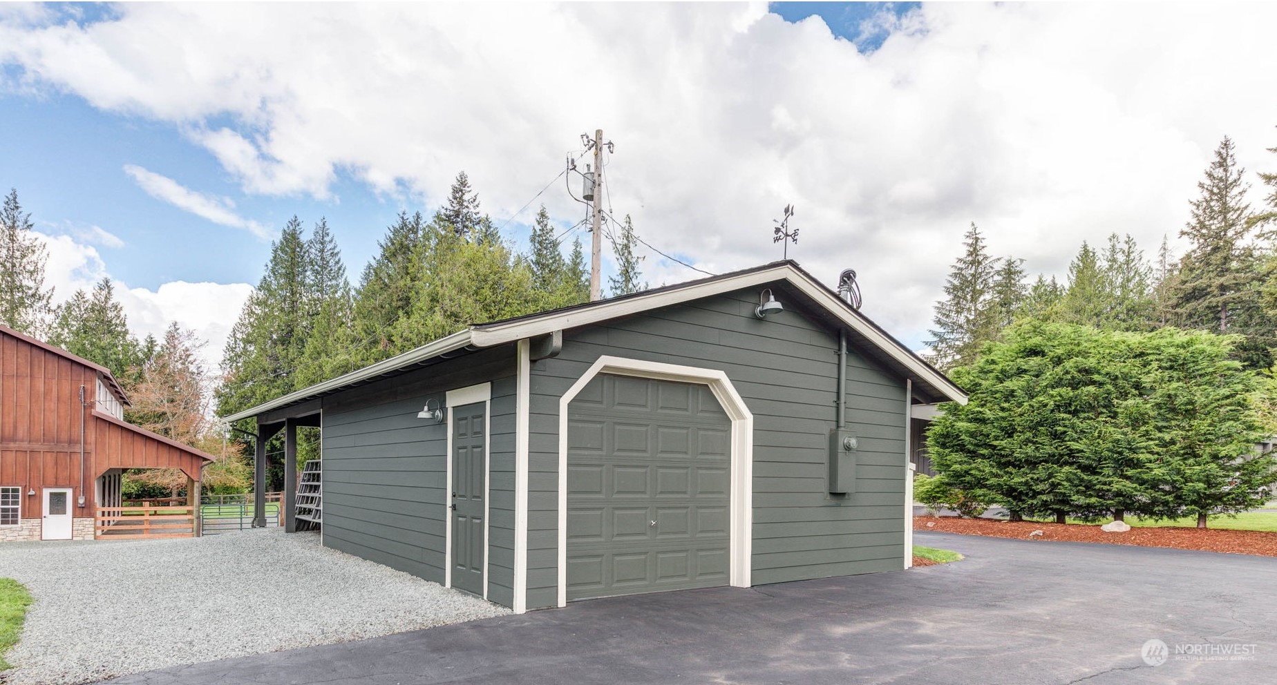 11821 Wagner Road Monroe, WA 98272 - Photo 14 of 40 a view of a garage