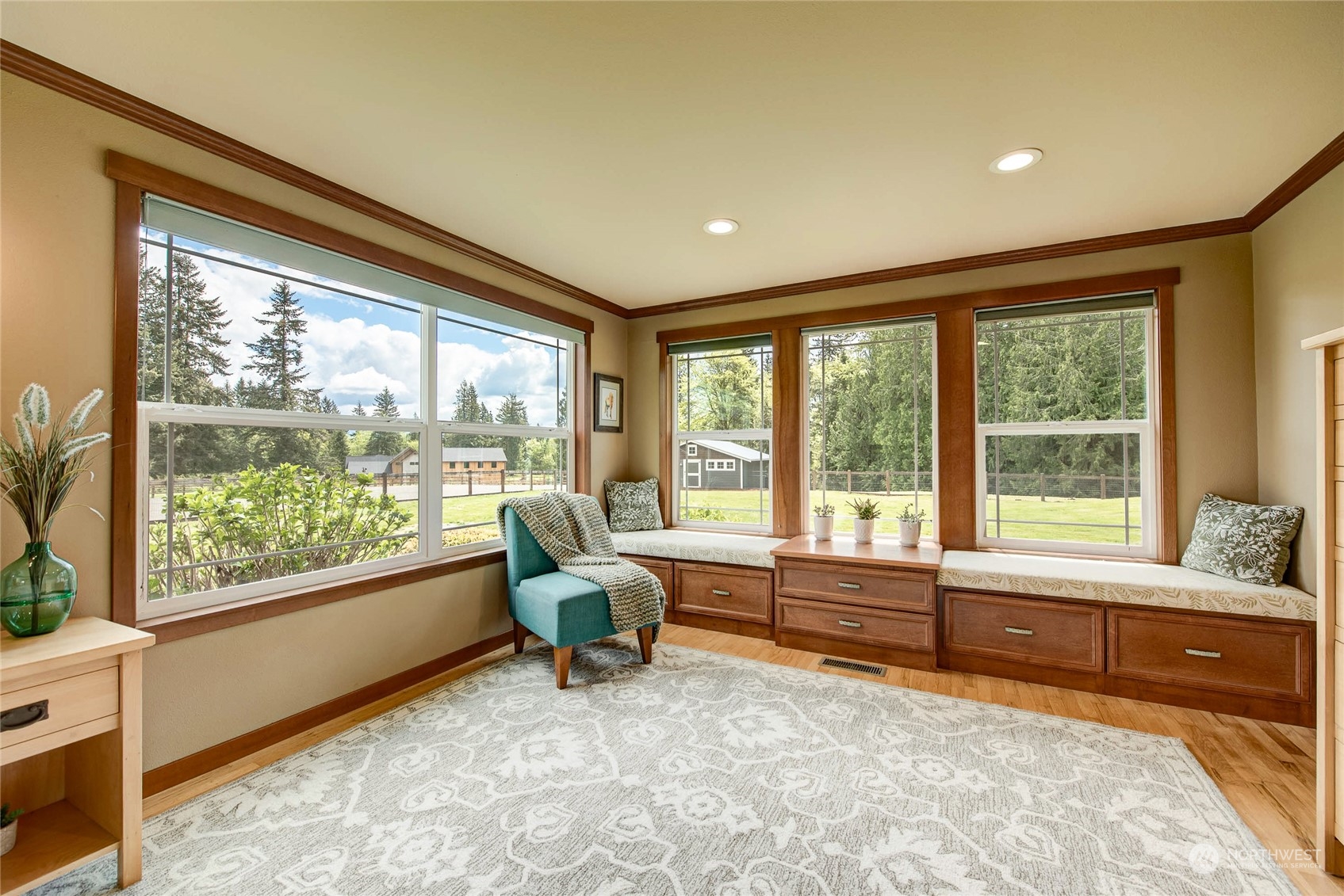 11821 Wagner Road Monroe, WA 98272 - Photo 22 of 40 a living room with furniture and large windows