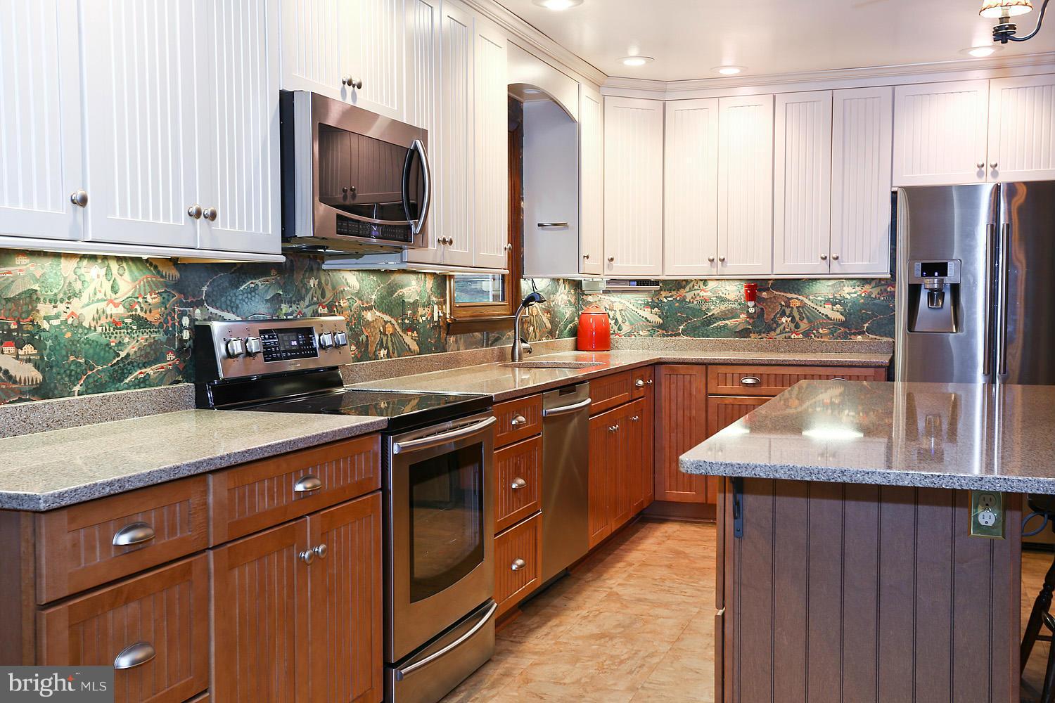 413 Leppo Road Westminster, MD 21158 - Photo 14 of 30 Kraftmaid Cabinets and Samsung Appliances