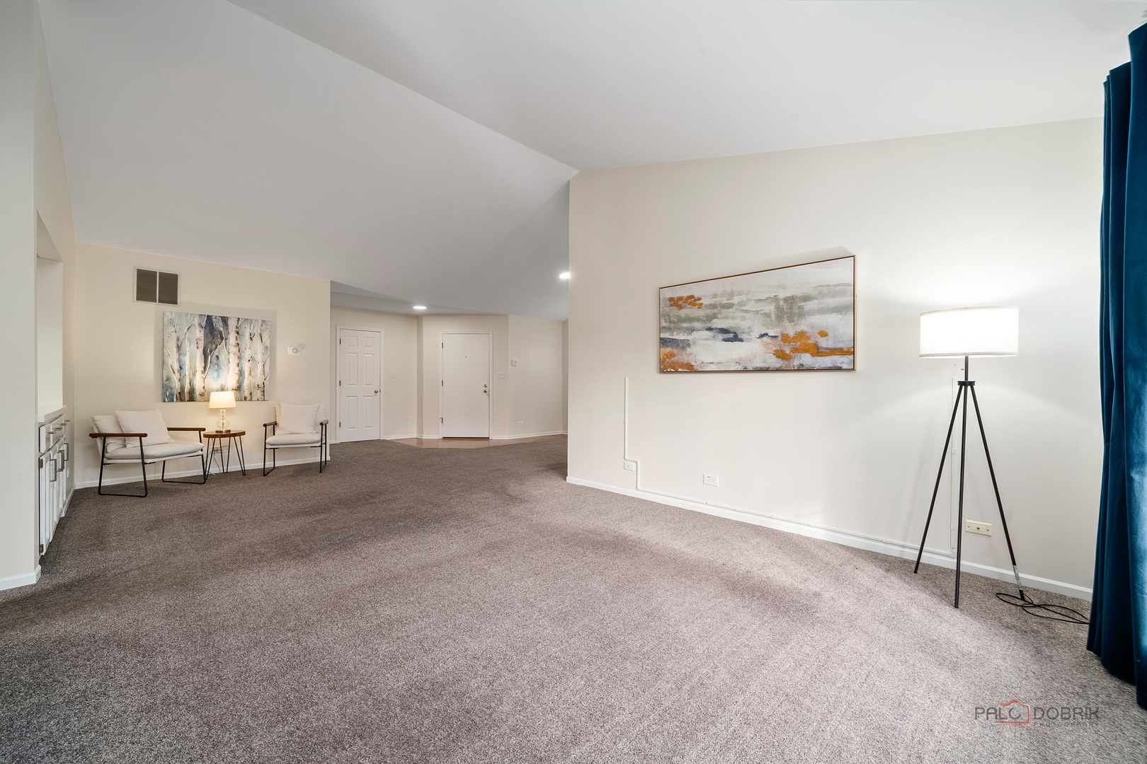 970 Ivy Lane, Unit C Deerfield, IL 60015 - Photo 12 of 36 a view of a livingroom with a furniture