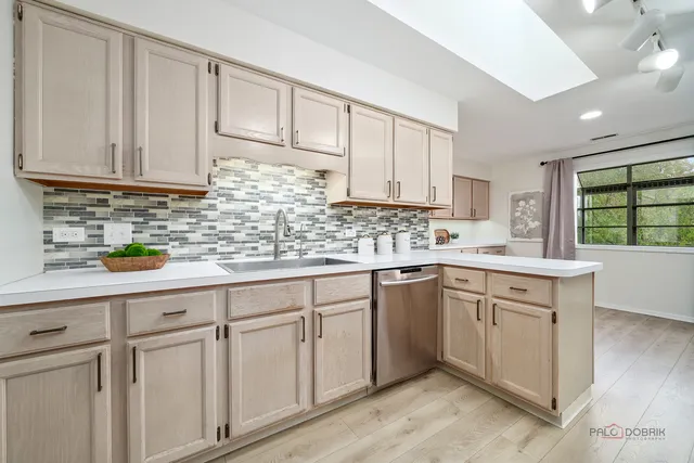 $375,000 | 970 Ivy Lane, Unit C, Deerfield, IL 60015