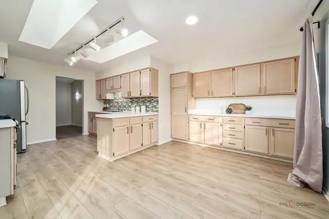 $375,000 | 970 Ivy Lane, Unit C, Deerfield, IL 60015