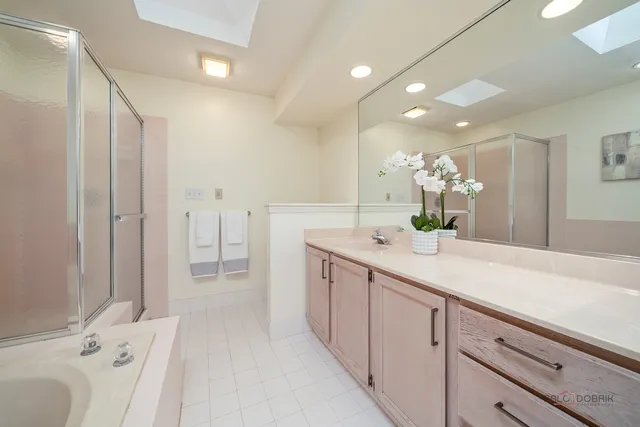 $375,000 | 970 Ivy Lane, Unit C, Deerfield, IL 60015