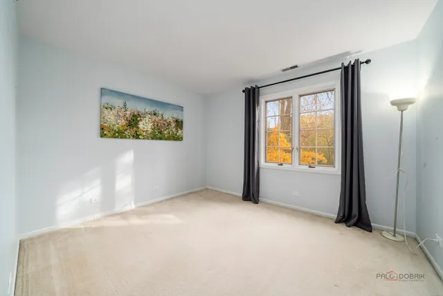 $375,000 | 970 Ivy Lane, Unit C, Deerfield, IL 60015