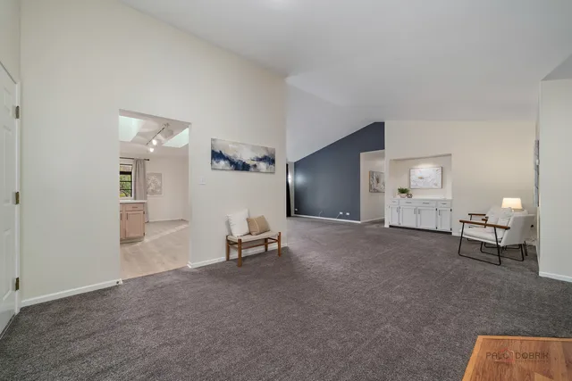 $375,000 | 970 Ivy Lane, Unit C, Deerfield, IL 60015