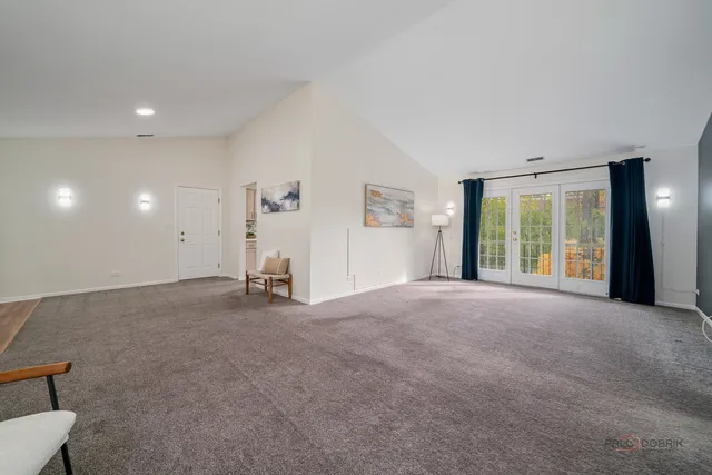 $375,000 | 970 Ivy Lane, Unit C, Deerfield, IL 60015