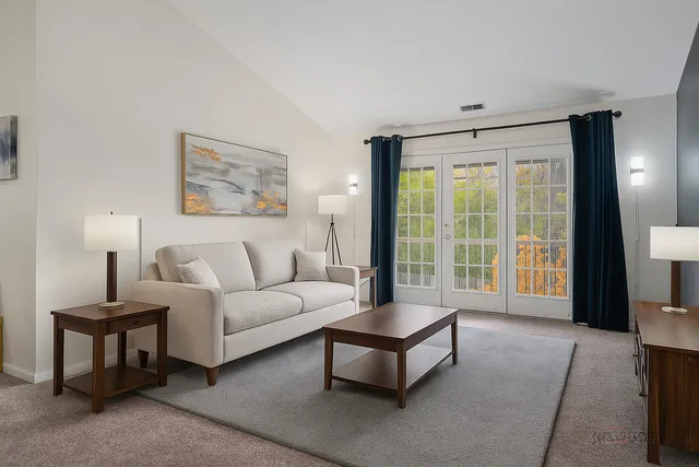 $375,000 | 970 Ivy Lane, Unit C, Deerfield, IL 60015