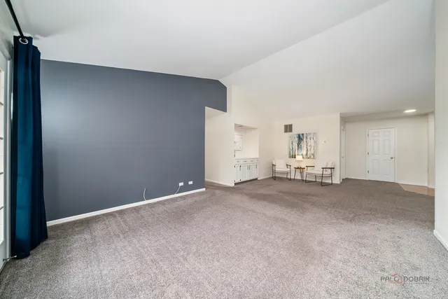 $375,000 | 970 Ivy Lane, Unit C, Deerfield, IL 60015
