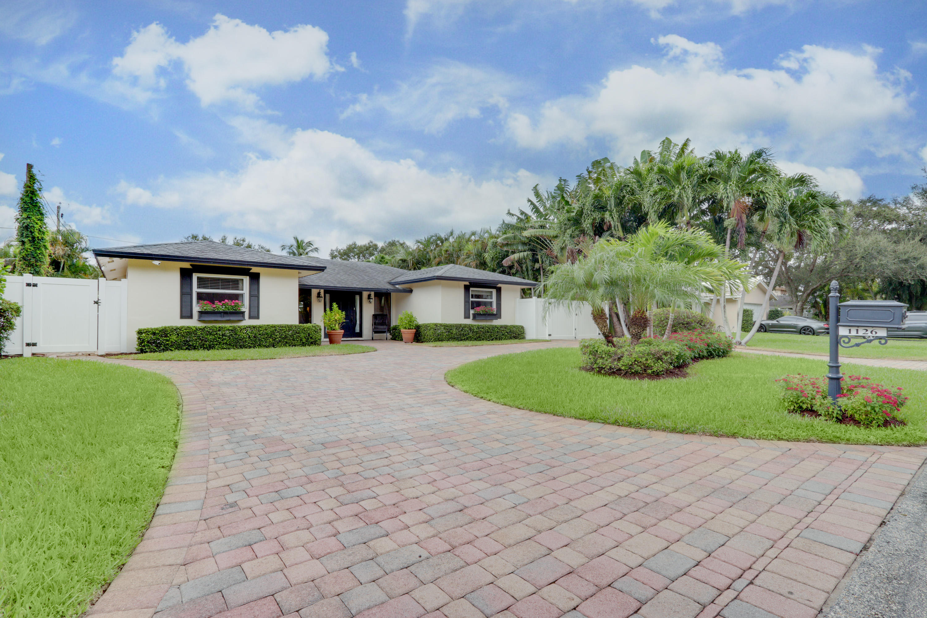 1126 Southwest 21st Street Boca Raton, FL 33486 - Photo 2 of 41 Large circular driveway