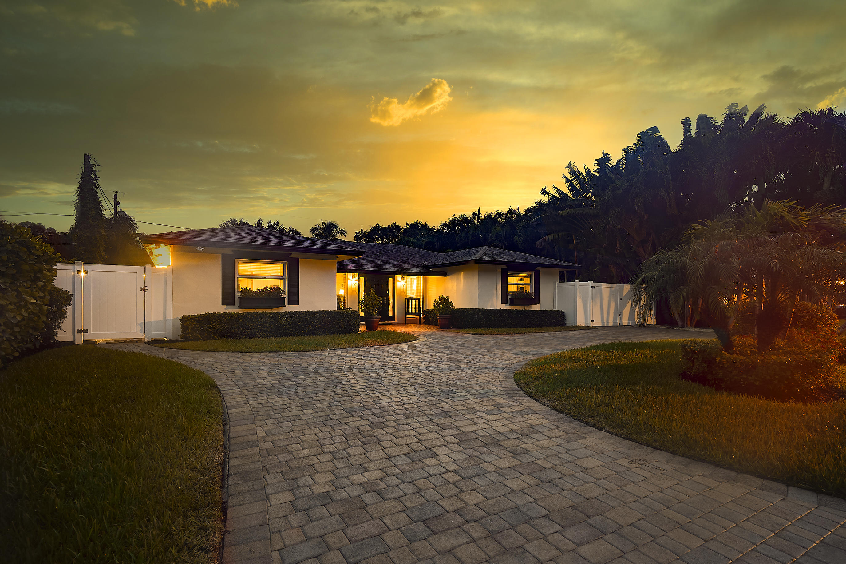 1126 Southwest 21st Street Boca Raton, FL 33486 - Photo 31 of 41 Great Curb Appeal/Circular Drive