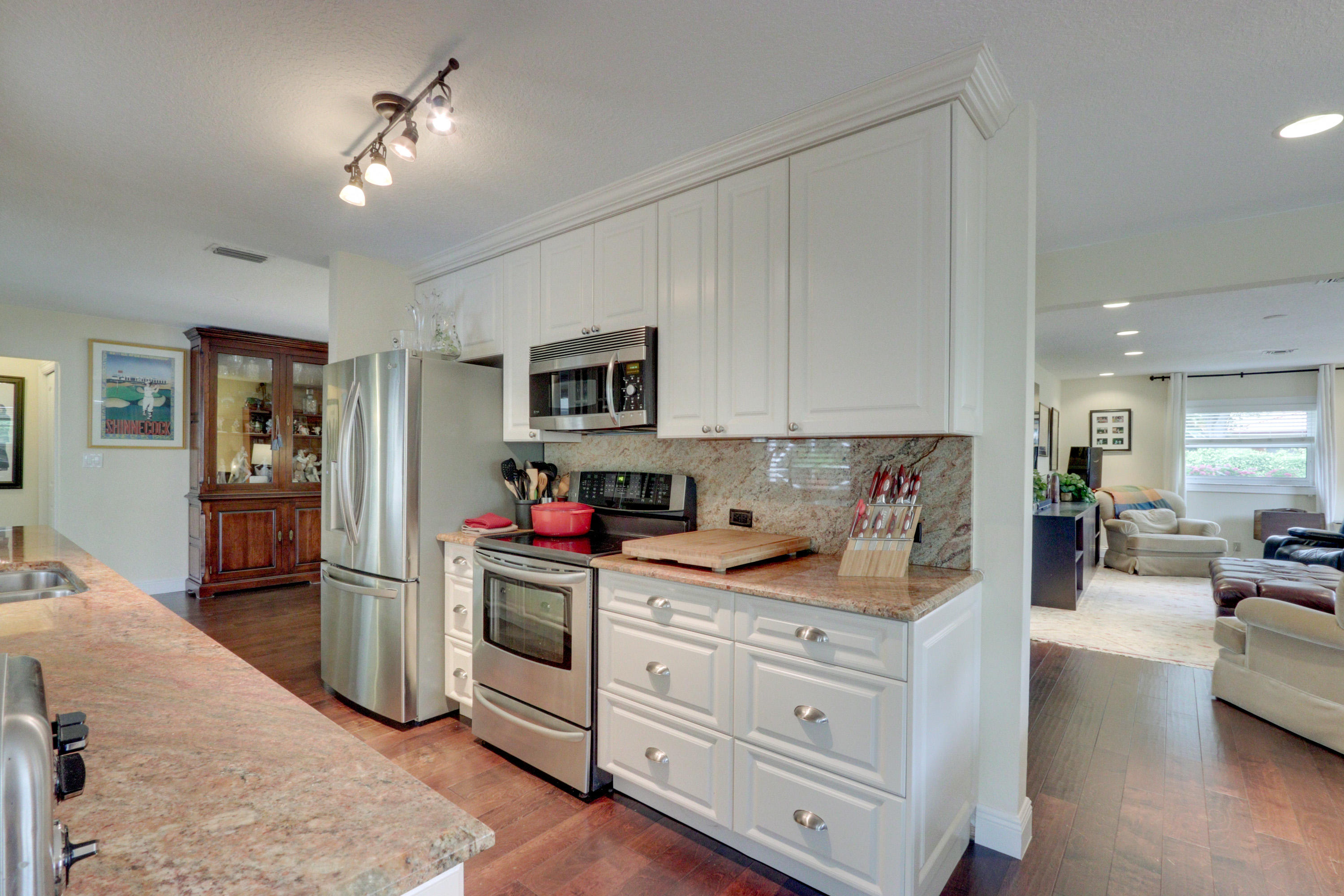 1126 Southwest 21st Street Boca Raton, FL 33486 - Photo 8 of 41 Updated Kitchen
