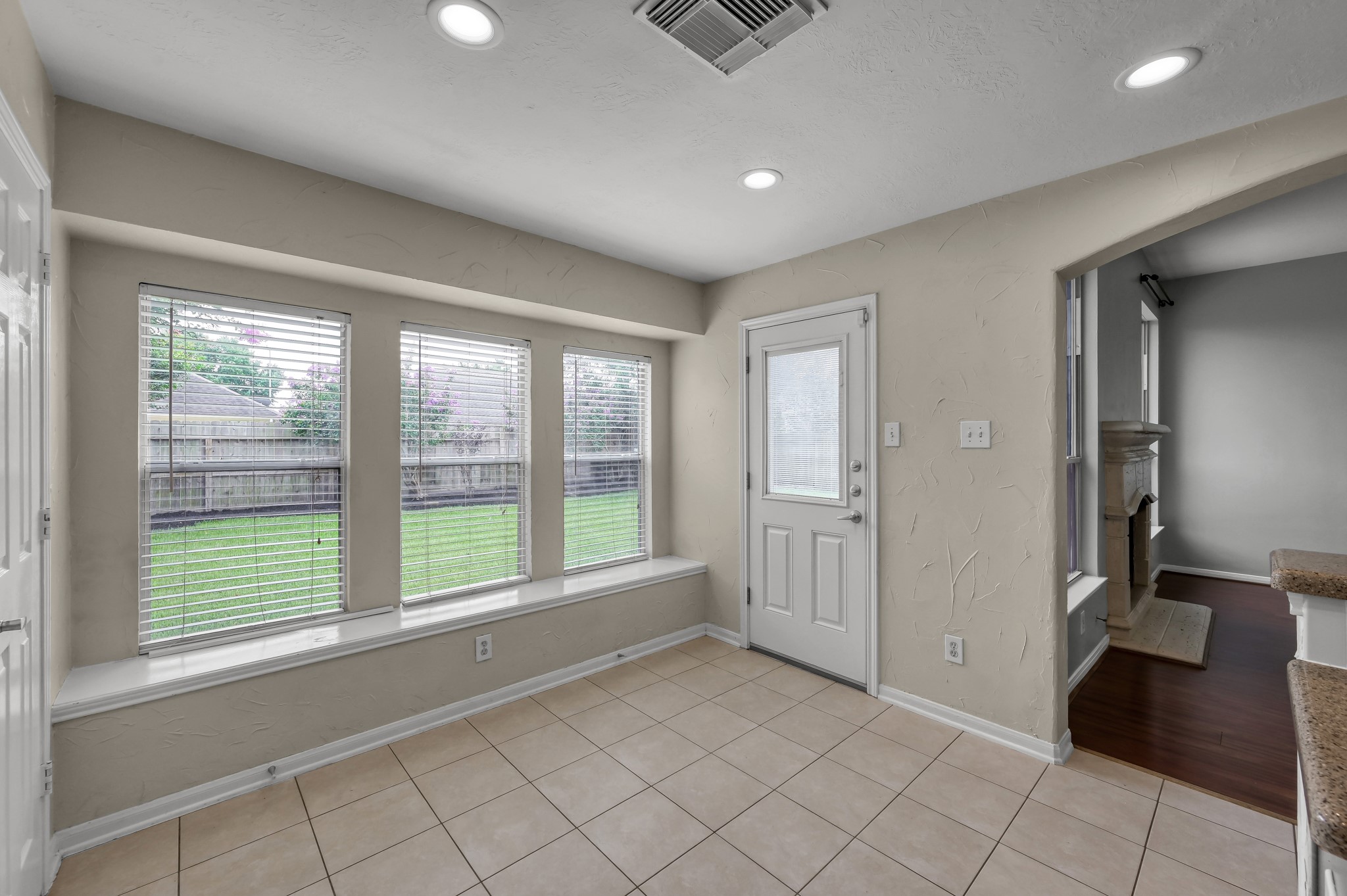 21331 Timber Pines Drive Spring, TX 77388 - Photo 9 of 22 This wonderful window banquet will easily serve as additional seating in this cheery breakfast room that over looks the backyard space!