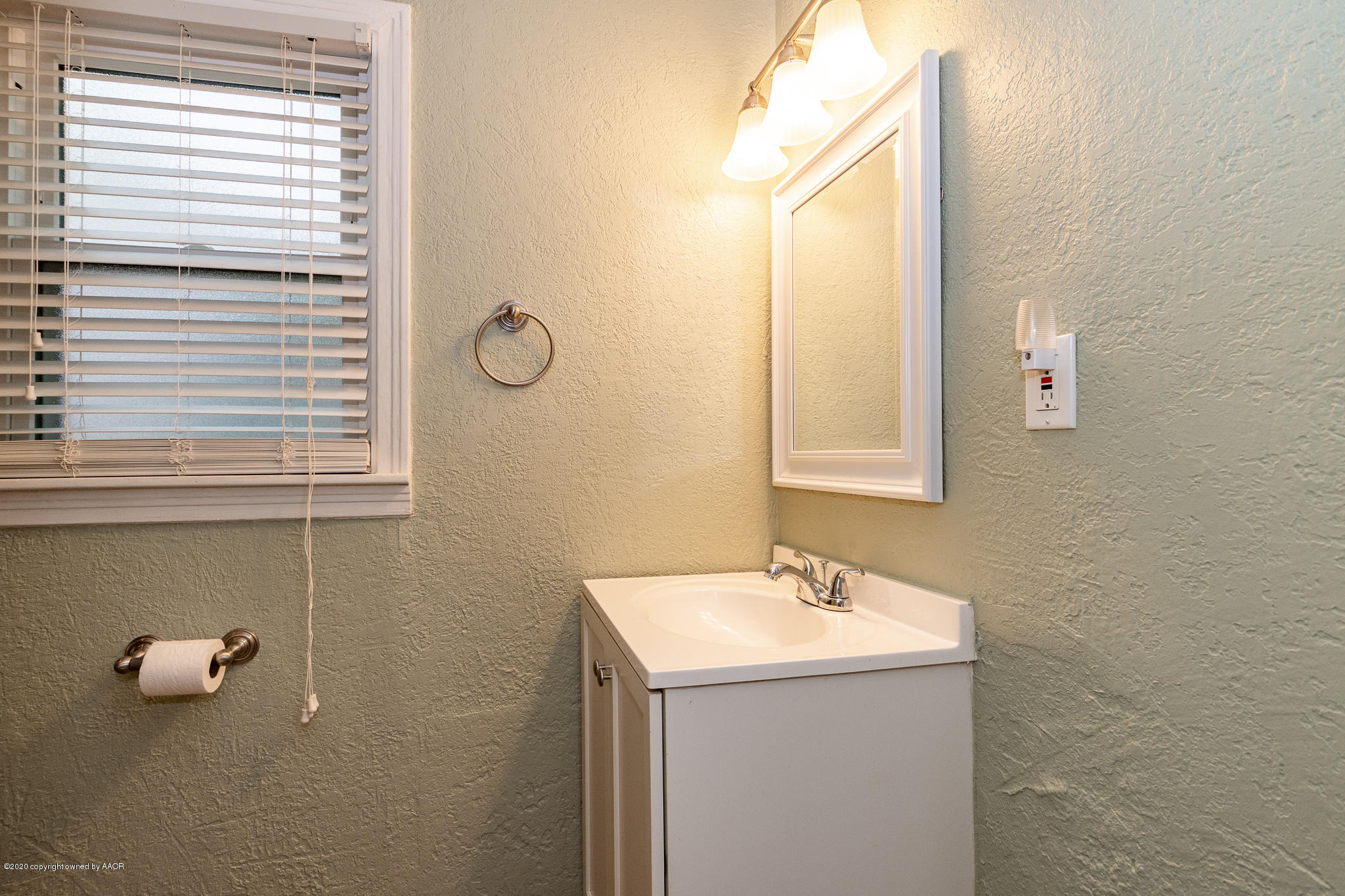 3627 South Travis Street Amarillo, TX 79110 - Photo 19 of 27 Bathroom 2