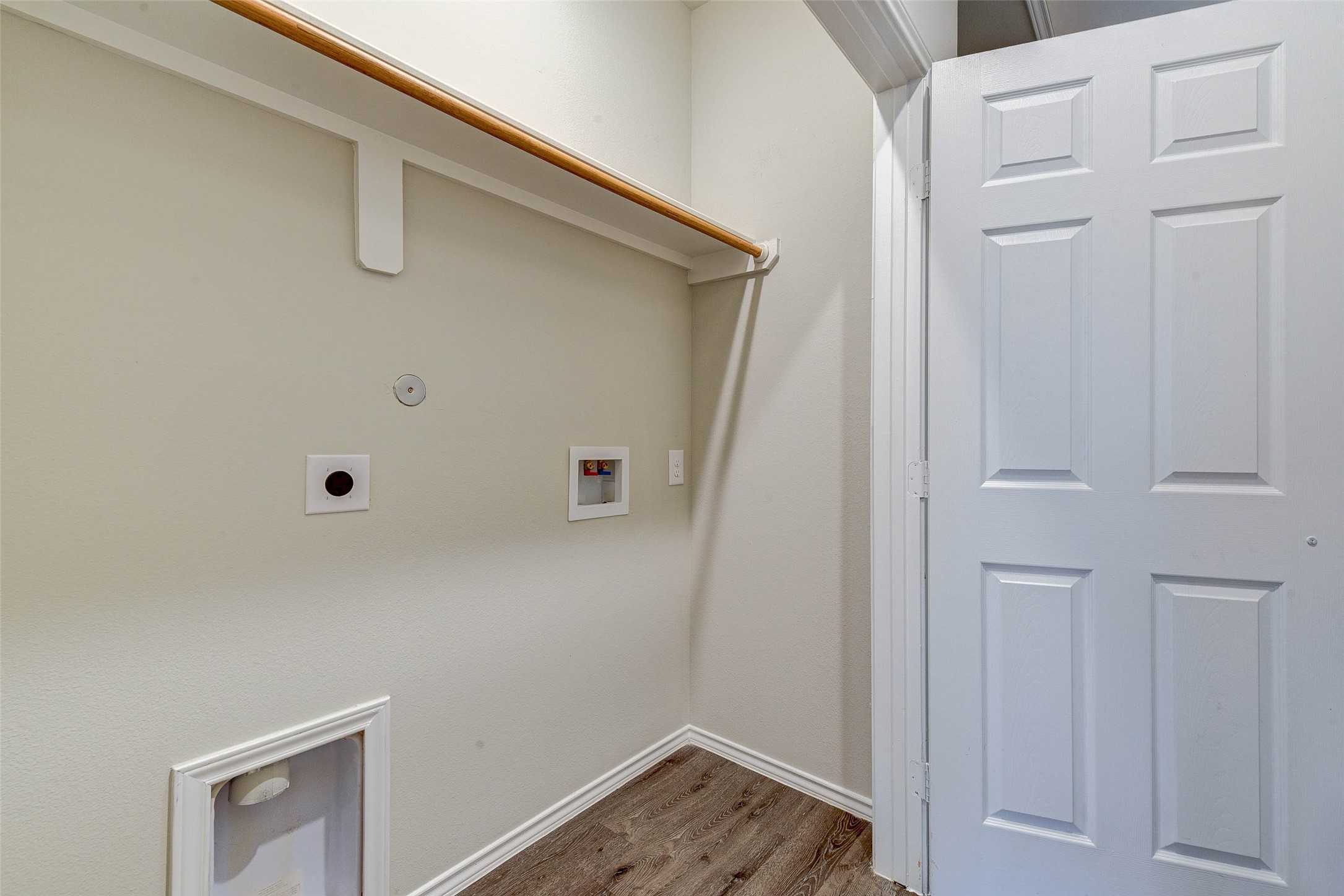 409 East Avenue G Conroe, TX 77301 - Photo 20 of 22 a view of utility room