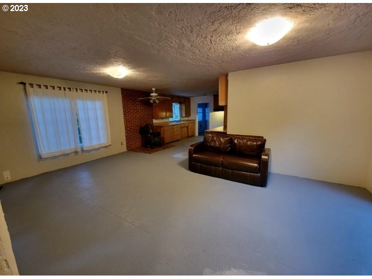 94381 Quarry Road Gold Beach, OR 97444 - Photo 8 of 44 Gallery Image 8