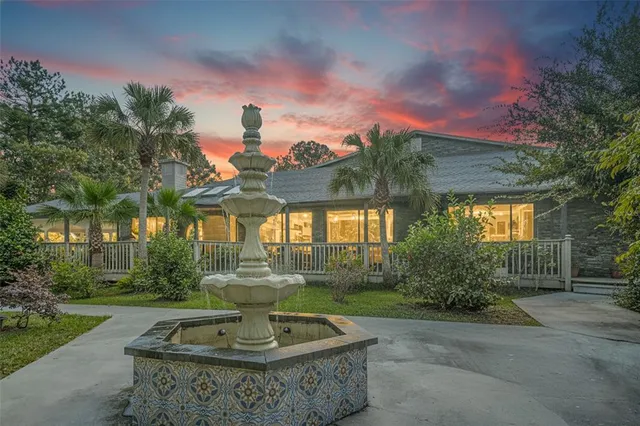 a view of a fountain in front of a house