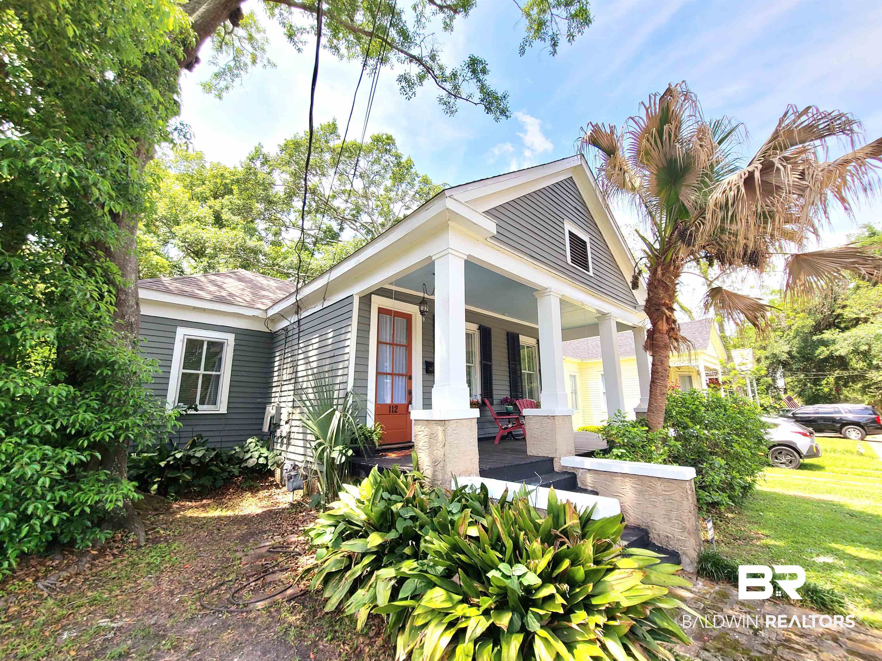 112 Espejo Street Mobile, AL 36604 - Photo 19 of 20 View of front facade with a front yard and covered porch