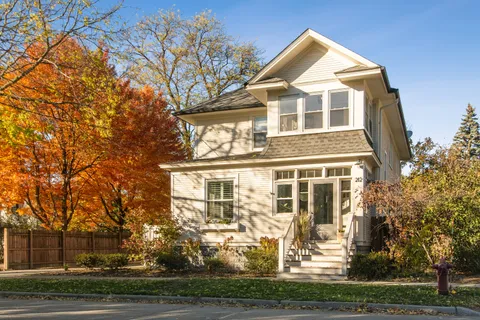 $785,000 | 212 Washington Street, Barrington, IL 60010