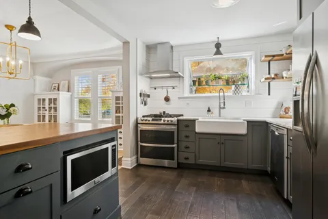 $785,000 | 212 Washington Street, Barrington, IL 60010