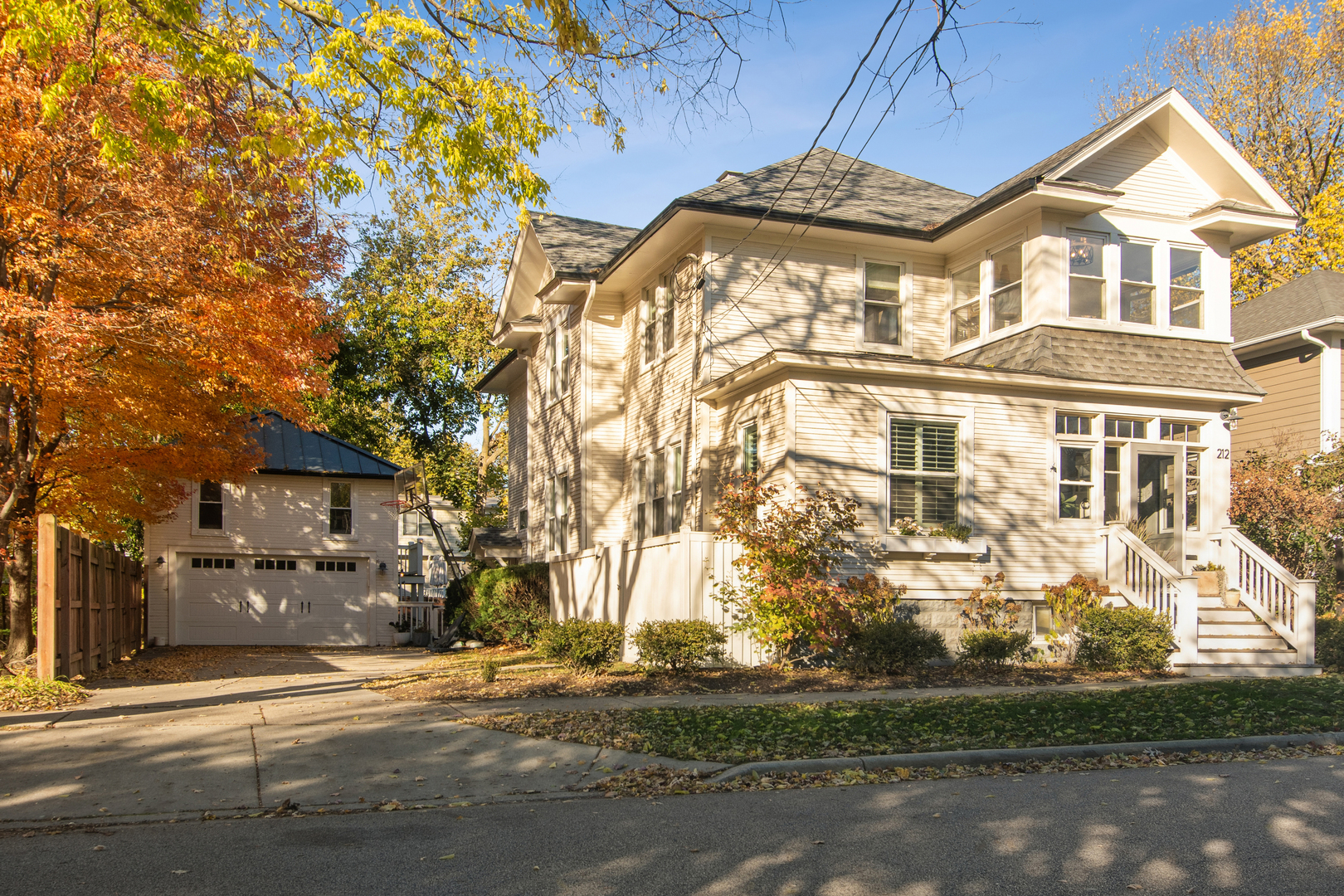 212 Washington Street Barrington, IL 60010 - Photo 2 of 55 front view of a house