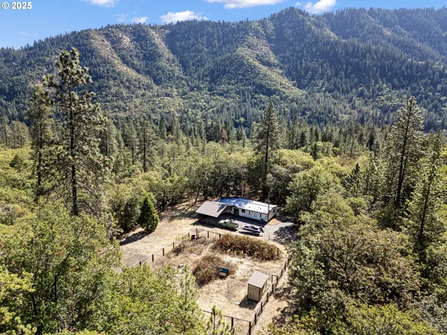 $574,900 | 4980 Foothill Boulevard, Grants Pass, OR 97526