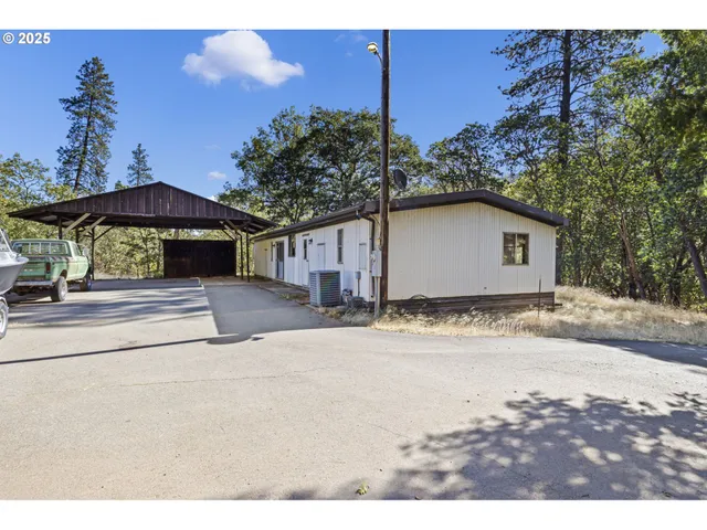$574,900 | 4980 Foothill Boulevard, Grants Pass, OR 97526