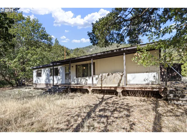 $574,900 | 4980 Foothill Boulevard, Grants Pass, OR 97526