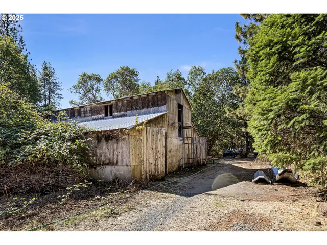 $574,900 | 4980 Foothill Boulevard, Grants Pass, OR 97526