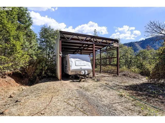 $574,900 | 4980 Foothill Boulevard, Grants Pass, OR 97526