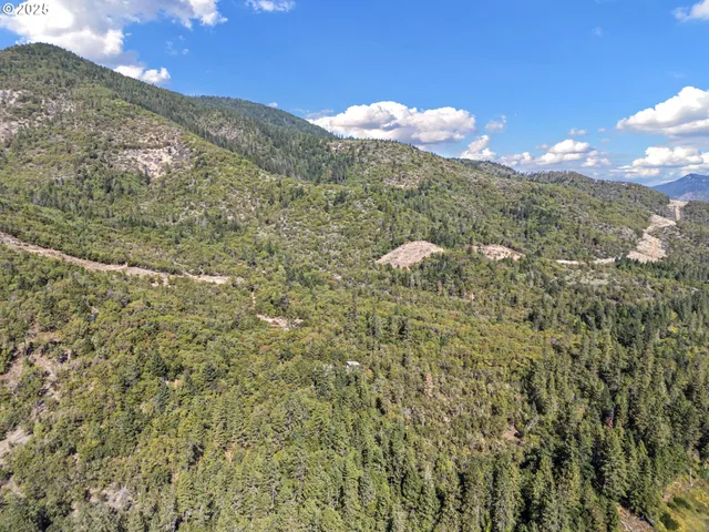 $574,900 | 4980 Foothill Boulevard, Grants Pass, OR 97526