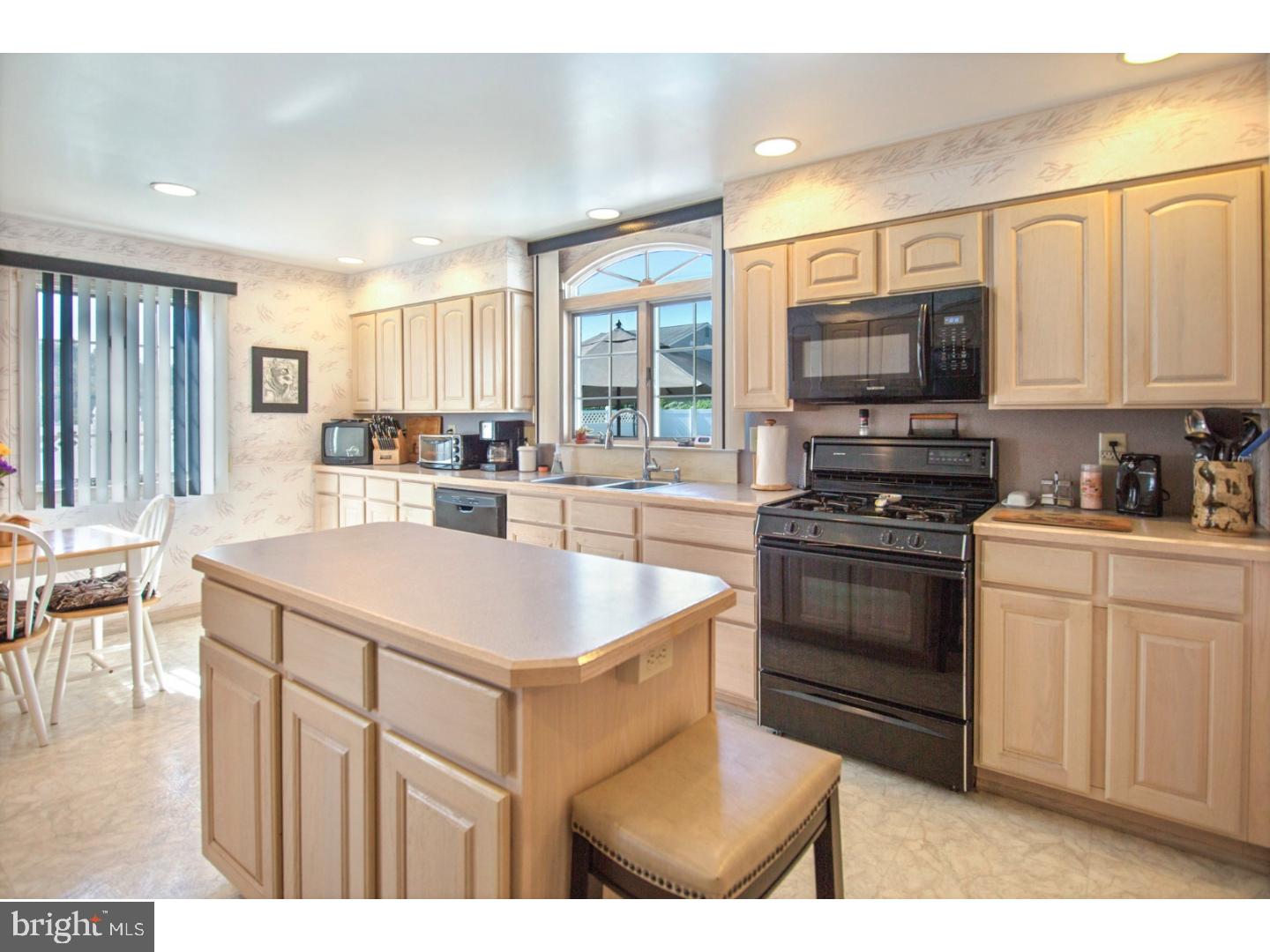 8 Stonebridge Road Cherry Hill, NJ 08003 - Photo 7 of 25 Gallery Image 7
