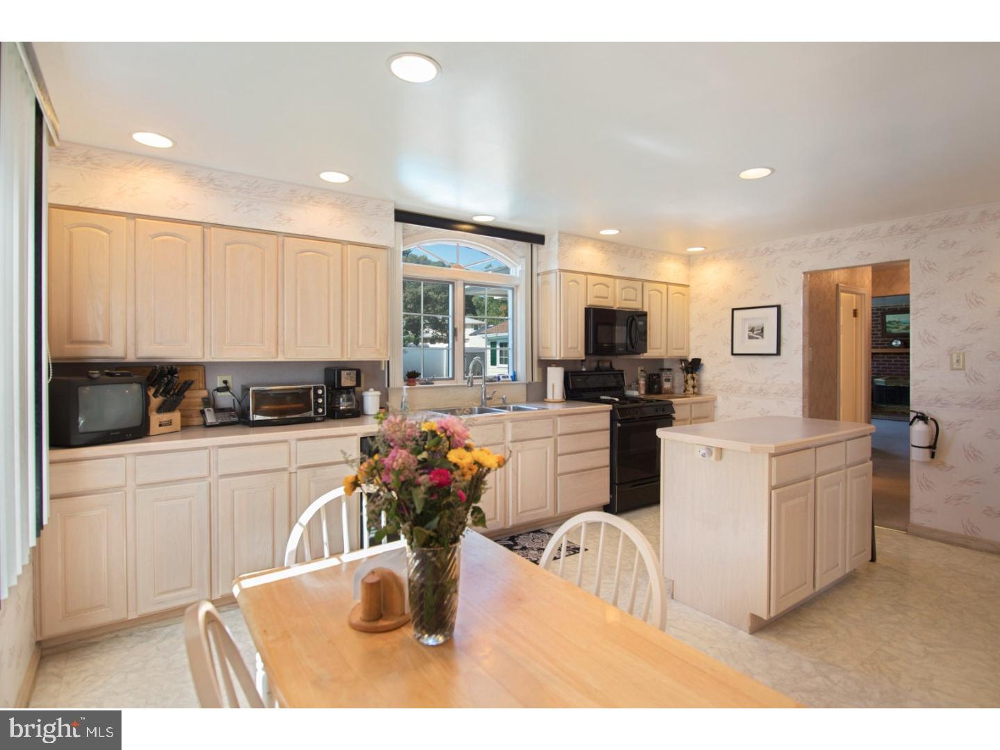 8 Stonebridge Road Cherry Hill, NJ 08003 - Photo 8 of 25 Gallery Image 8