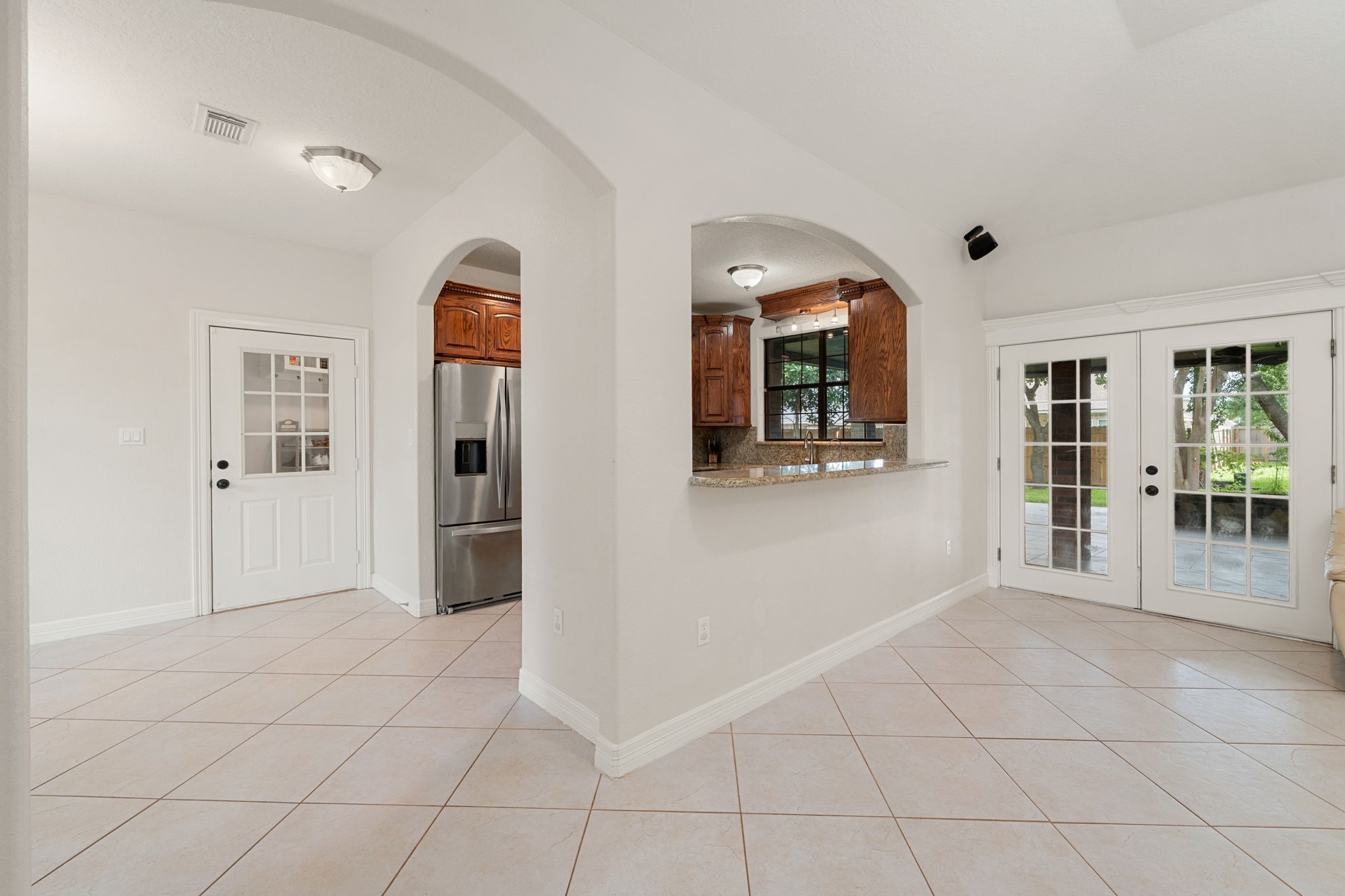 208 Tracy Street Angleton, TX 77515 - Photo 9 of 48