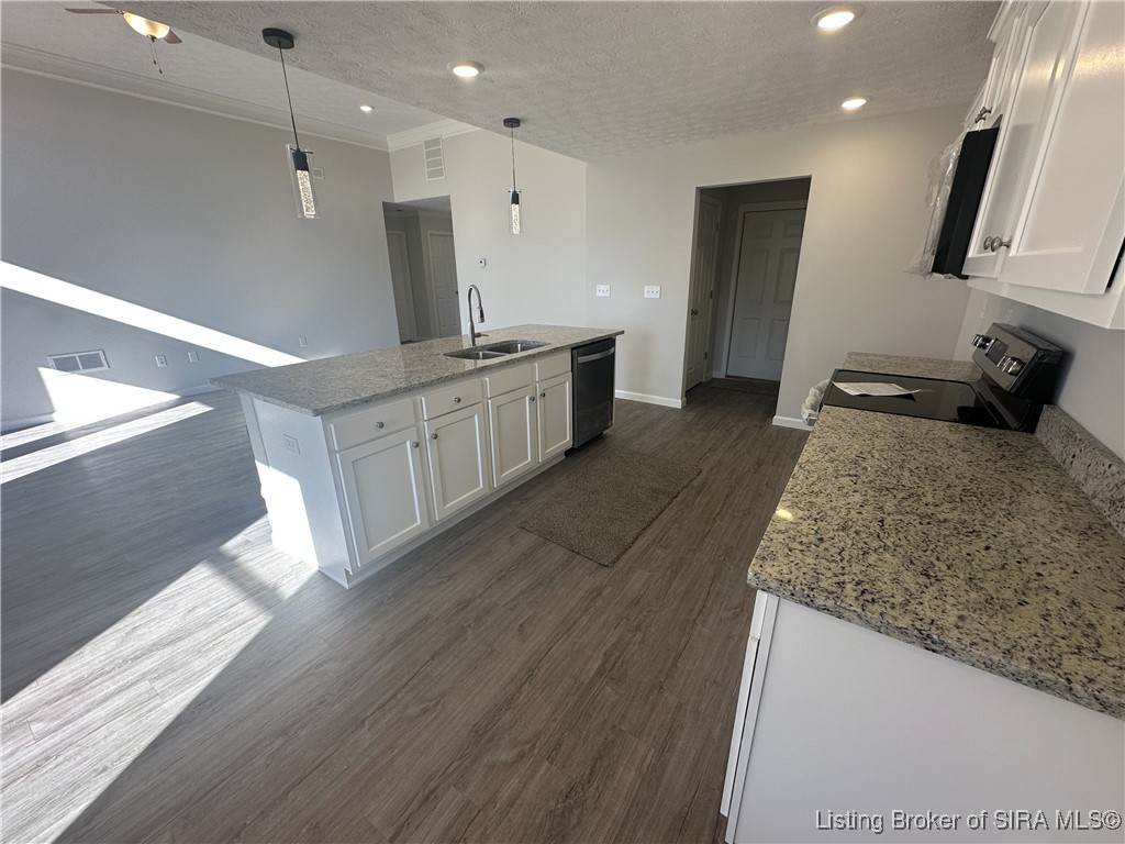 8050 Hudson Lane Georgetown, IN 47122 - Photo 3 of 12