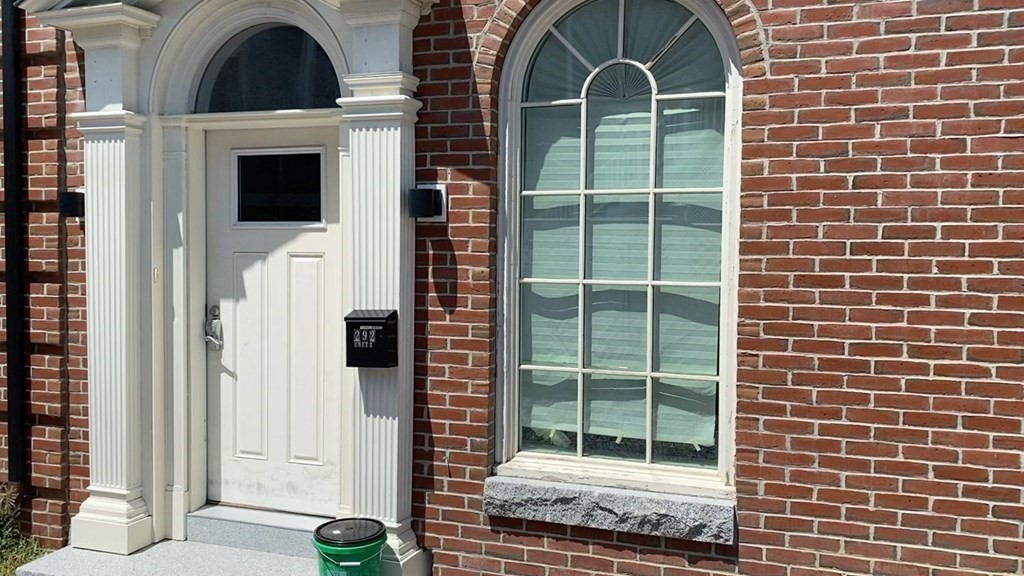 292 Beacon Street, Unit 1 2 Somerville, MA 02143 - Photo 14 of 27 a view of a brick house with large windows