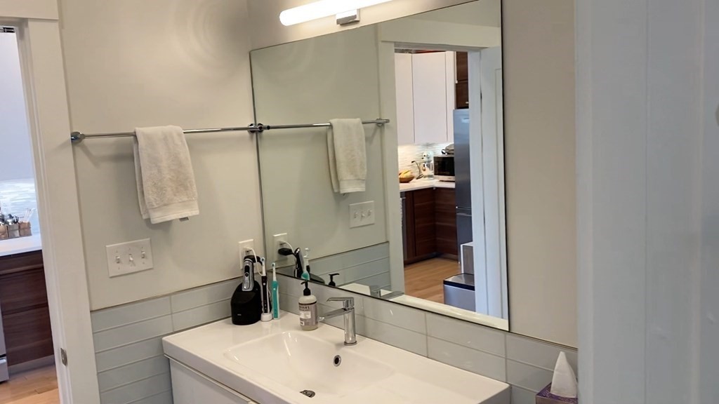 292 Beacon Street, Unit 1 2 Somerville, MA 02143 - Photo 18 of 27 a bathroom with a sink and a mirror
