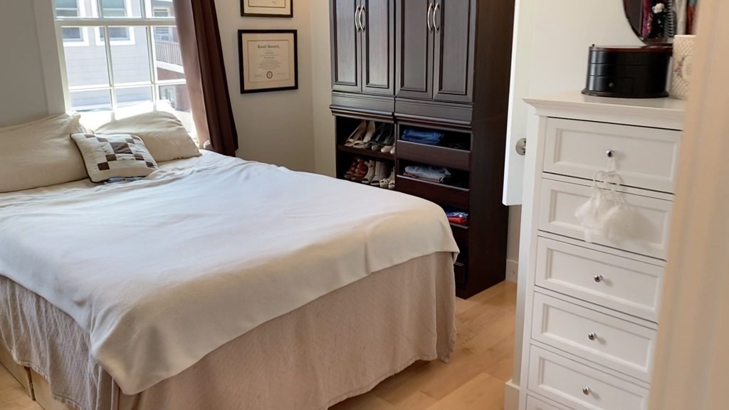 292 Beacon Street, Unit 1 2 Somerville, MA 02143 - Photo 21 of 27 a bedroom with a bed and a dresser