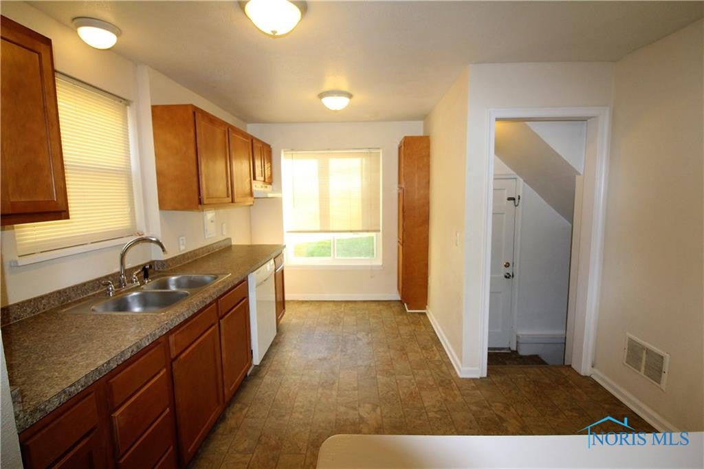 917 Southover Road Toledo, OH 43612 - Photo 5 of 22 Gallery Image 5