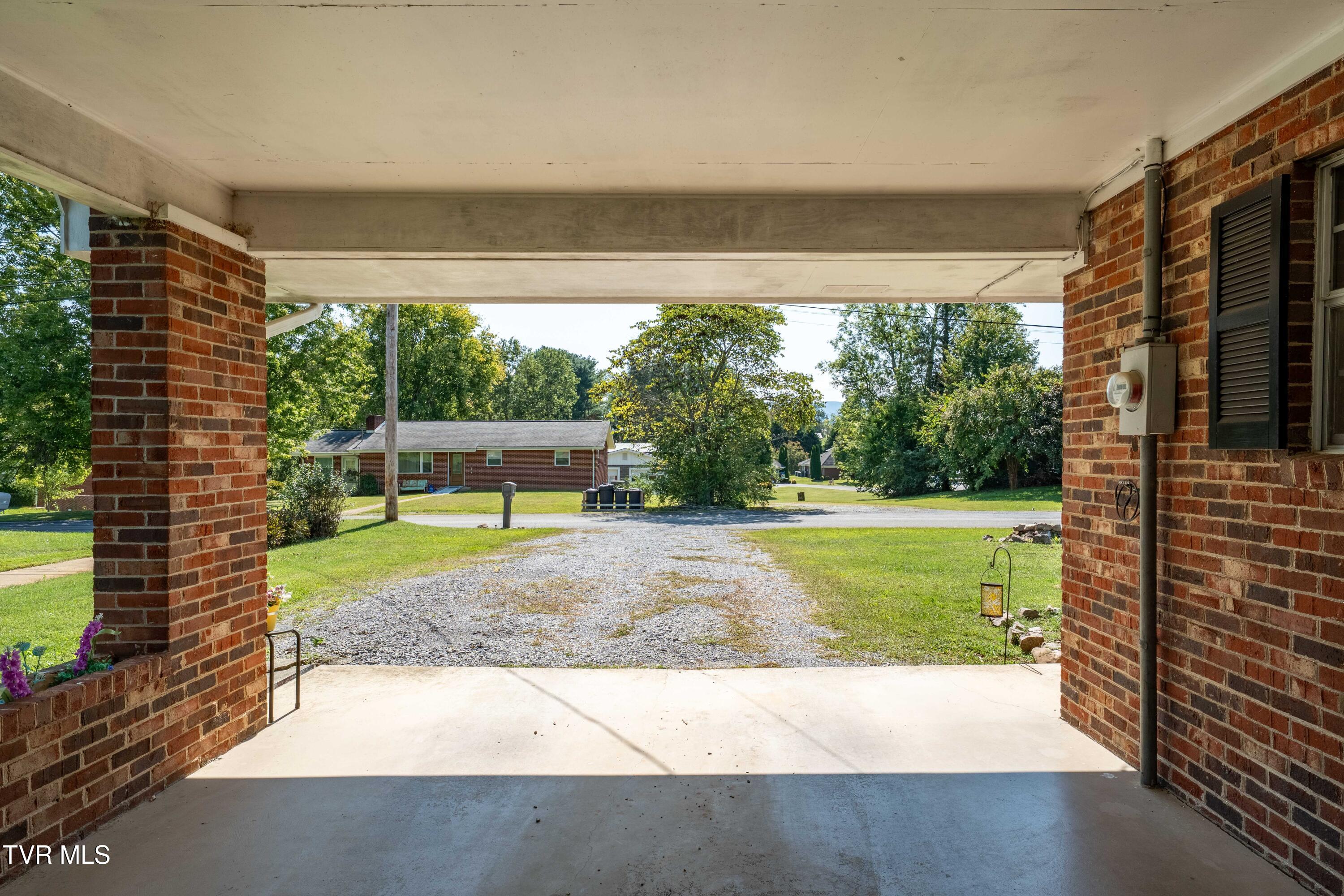 71 Goddard Drive Greeneville, TN 37745 - Photo 13 of 53 71 Goddard Dr (10 of 56)