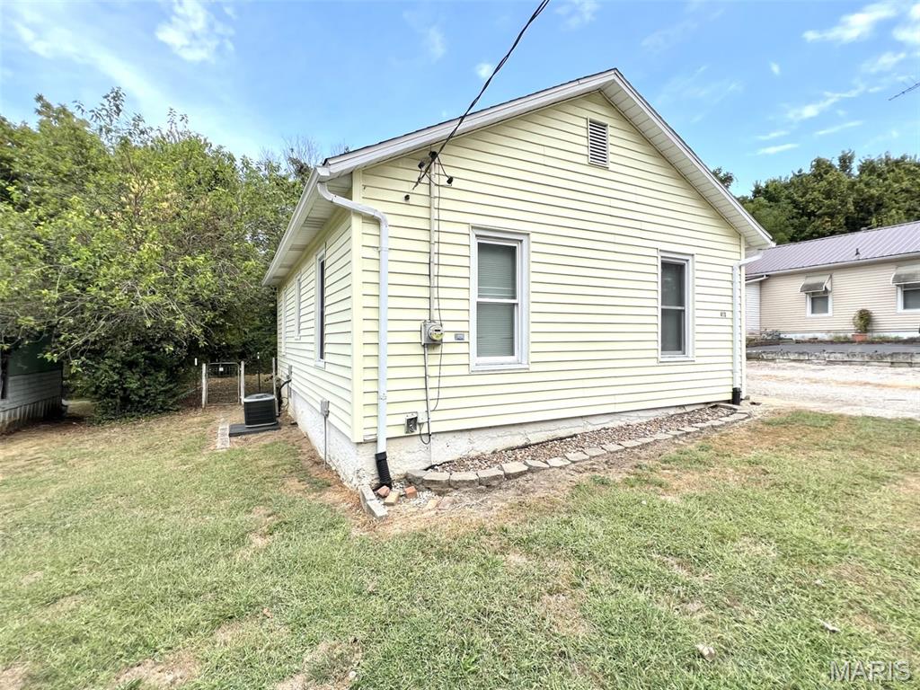 413 West Seward Street Hillsboro, IL 62049 - Photo 2 of 21