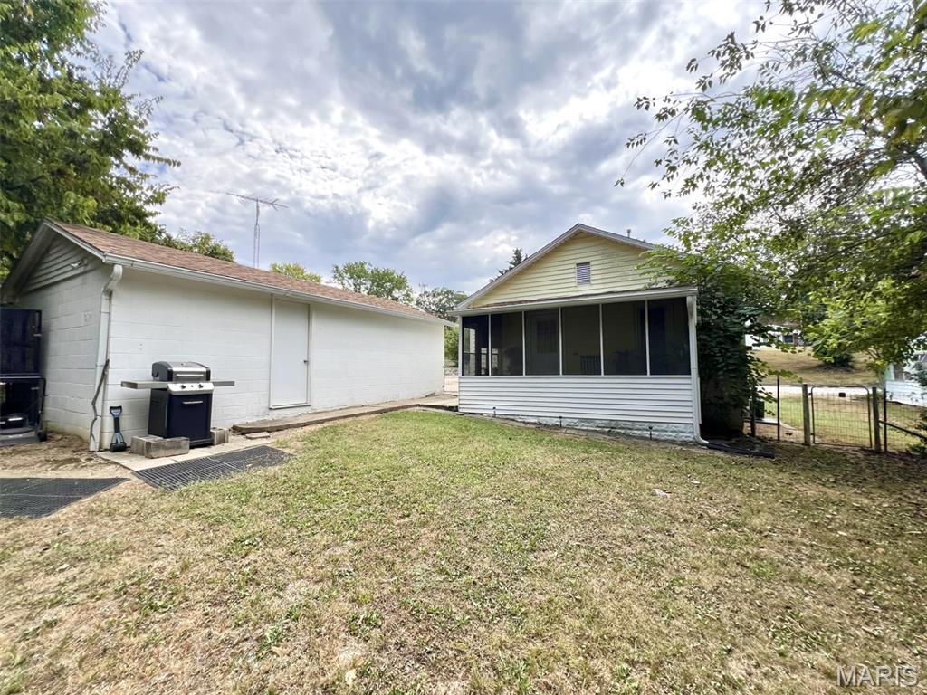 413 West Seward Street Hillsboro, IL 62049 - Photo 4 of 21