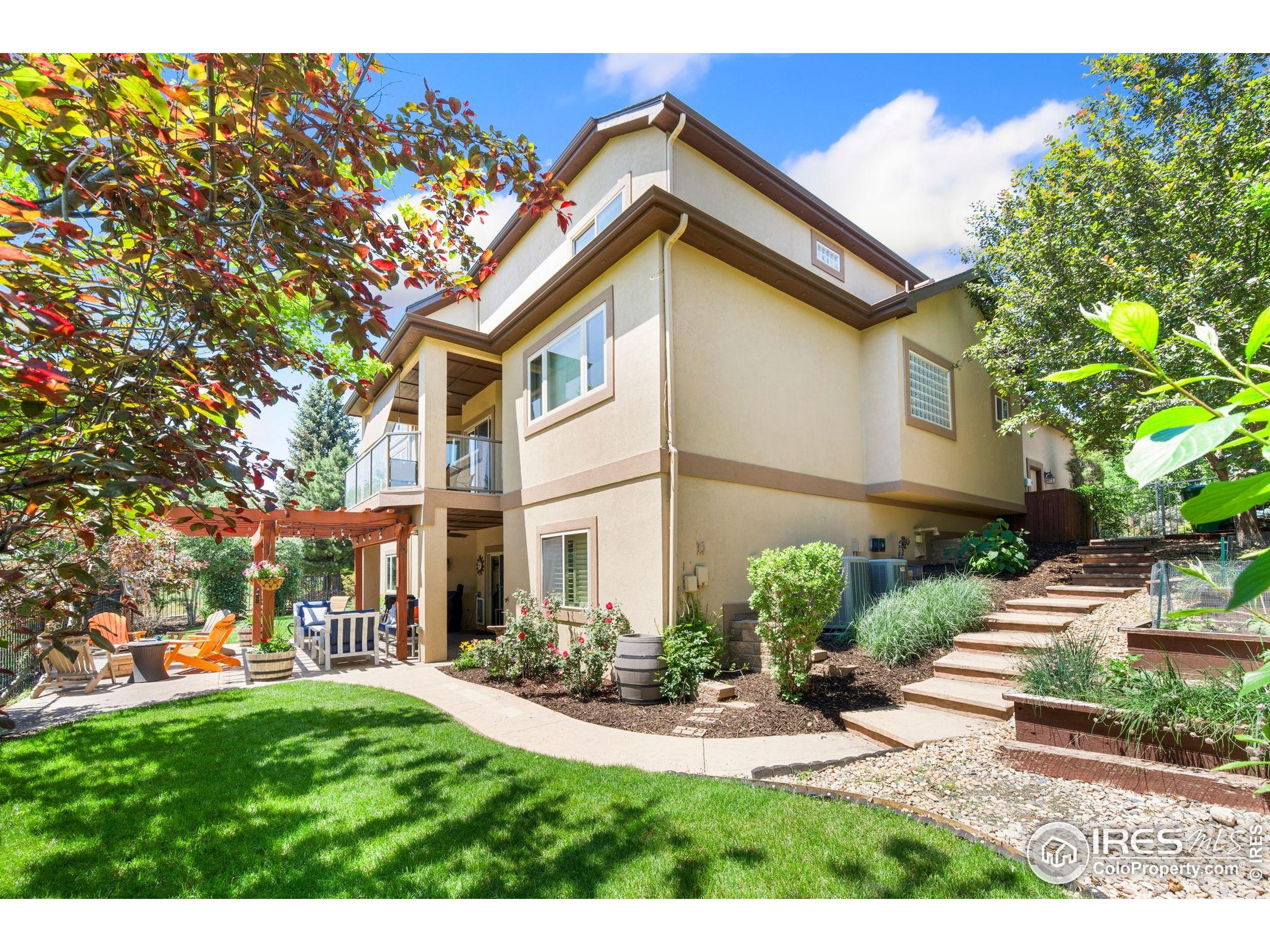621 Roma Valley Drive Fort Collins, CO 80525 - Photo 3 of 50 a view of a yard in front of house
