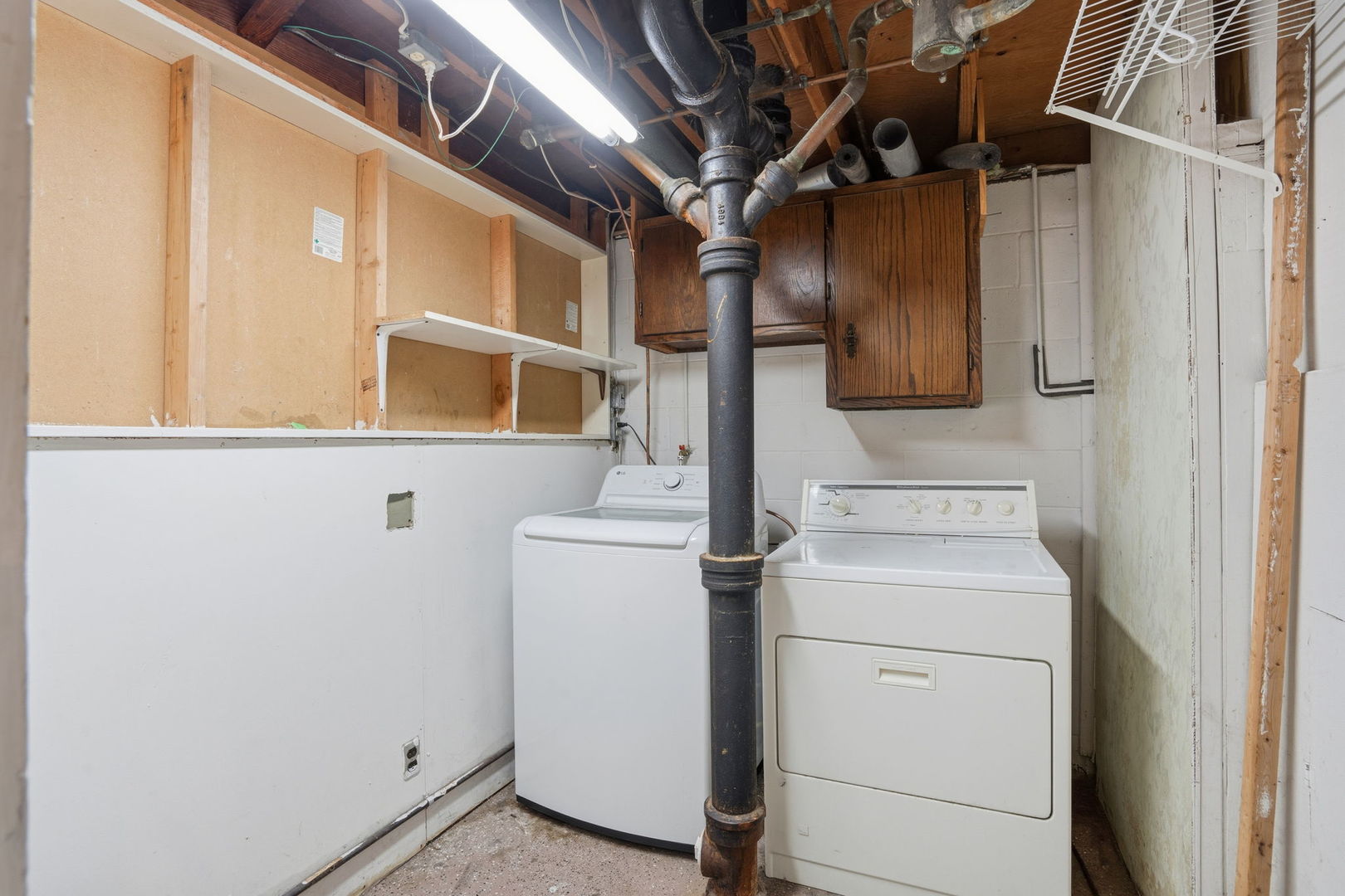 3900 28th Street Rock Island, IL 61201 - Photo 24 of 27 a utility room with dryer and washer