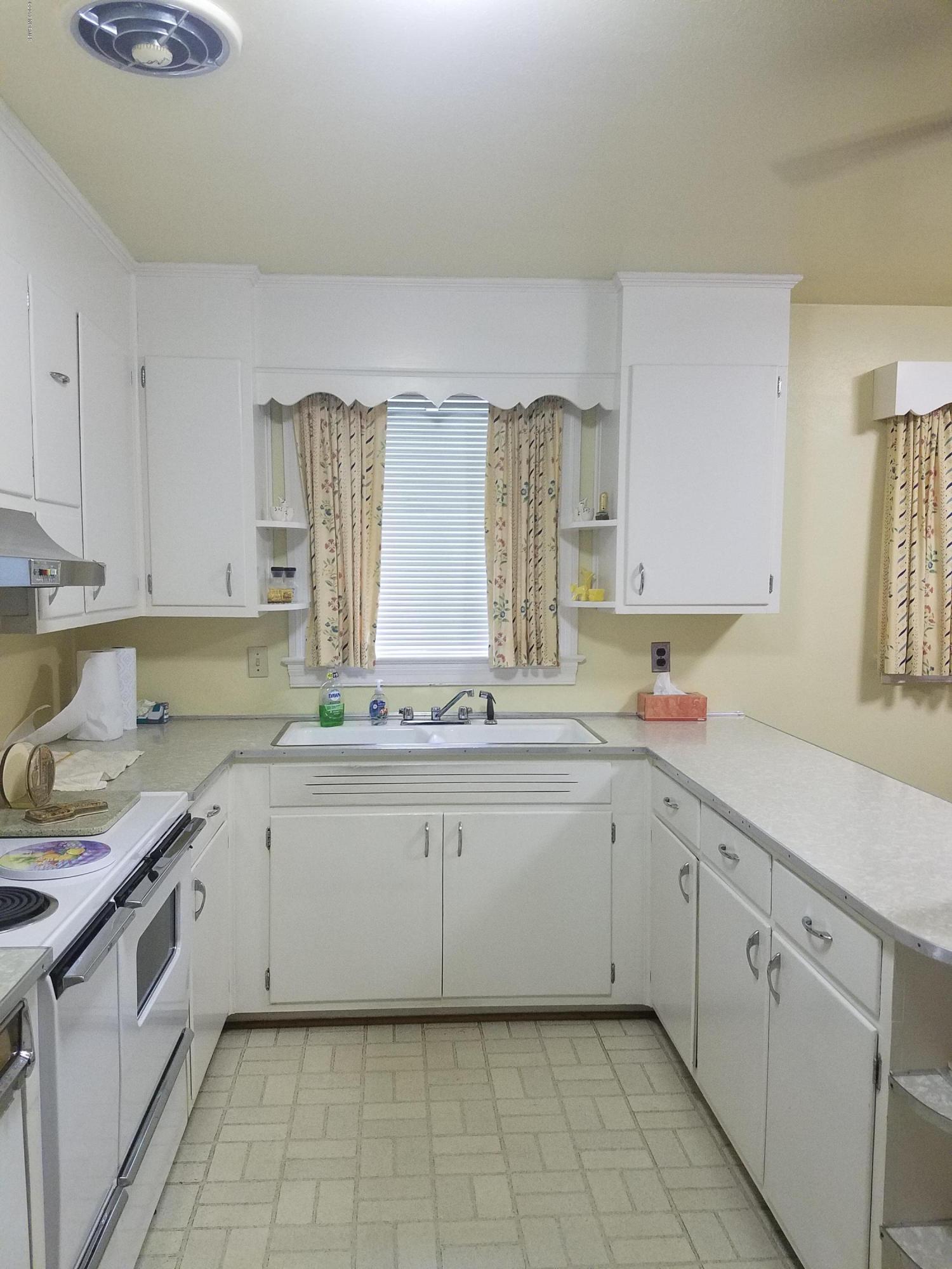 614 Daughety Road Kinston, NC 28501 - Photo 3 of 17 kitchen