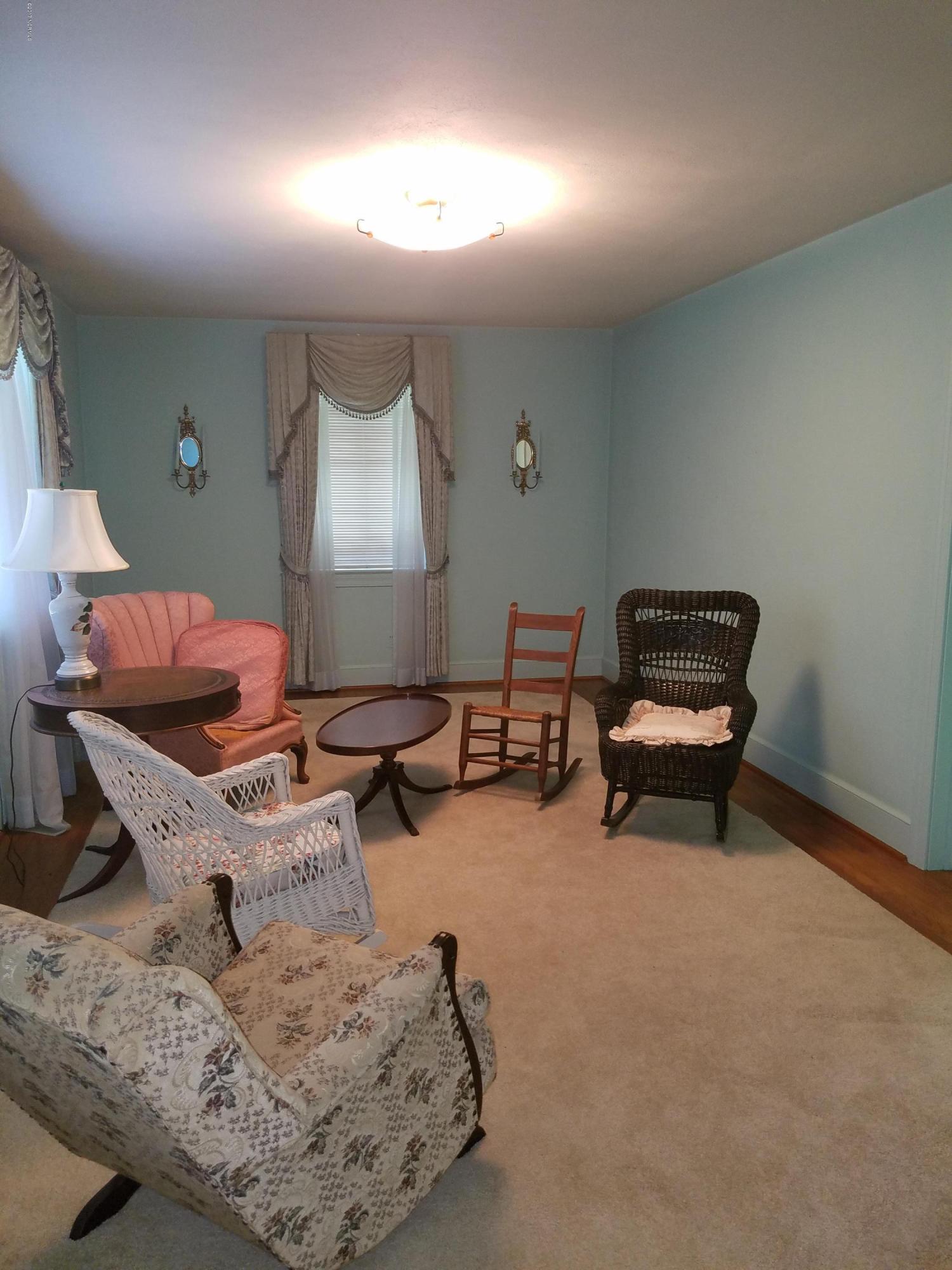614 Daughety Road Kinston, NC 28501 - Photo 8 of 17 living room