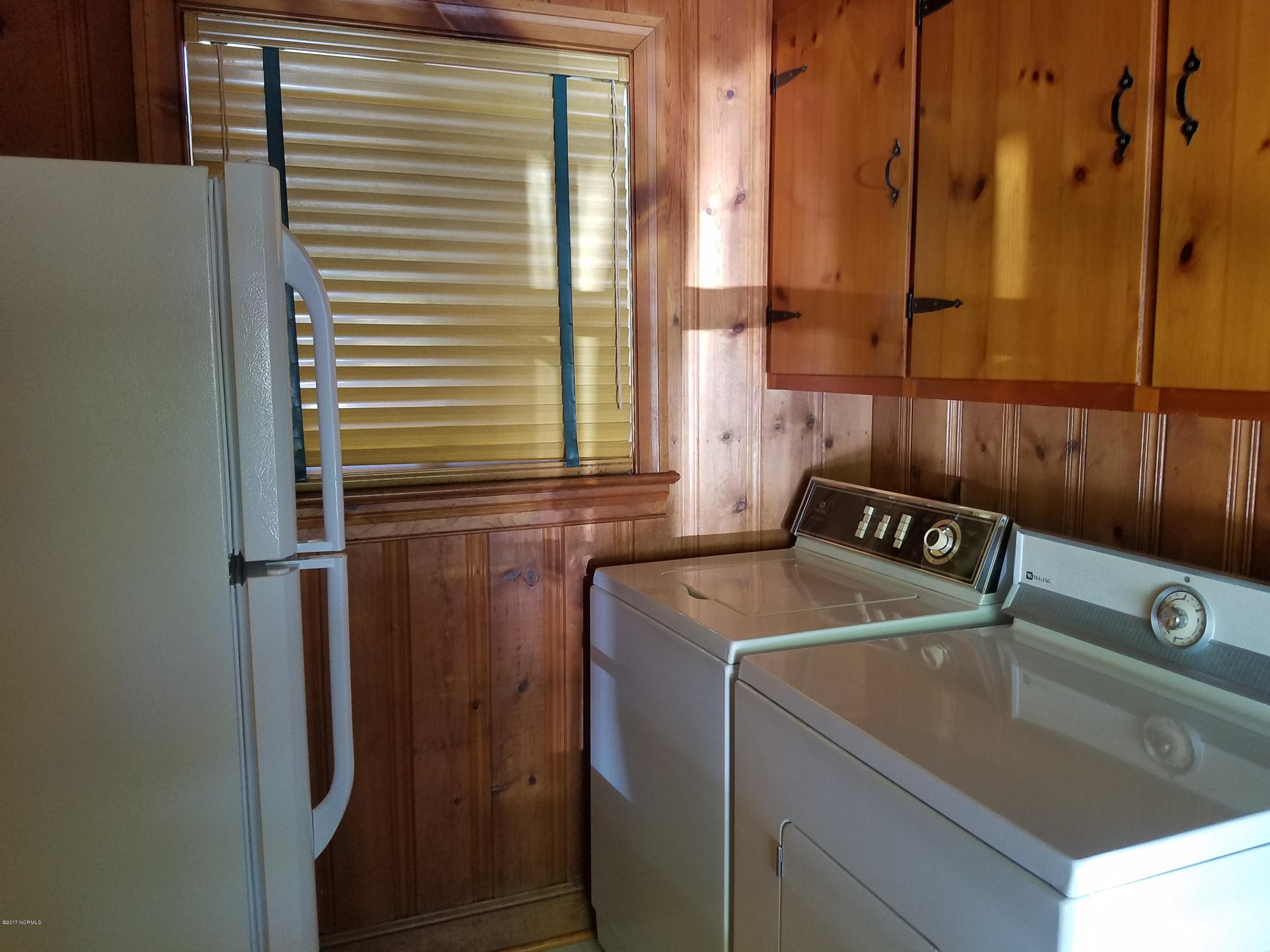 614 Daughety Road Kinston, NC 28501 - Photo 9 of 17 laundry