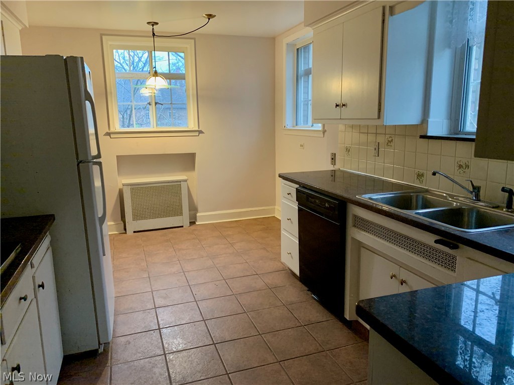 16131 Cleviden Road Cleveland, OH 44112 - Photo 2 of 24